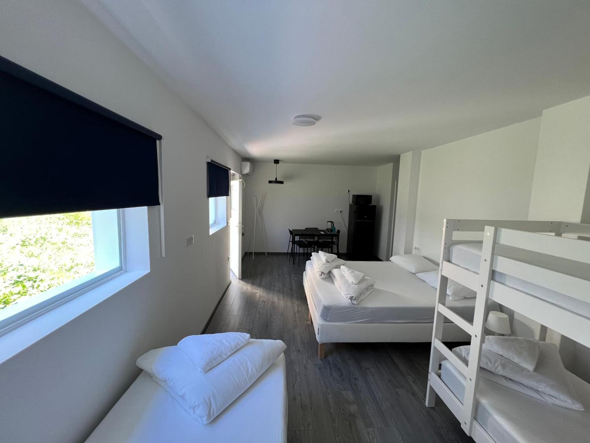 Lemonwood House Hotel โพสโตยนา ภายนอก รูปภาพ