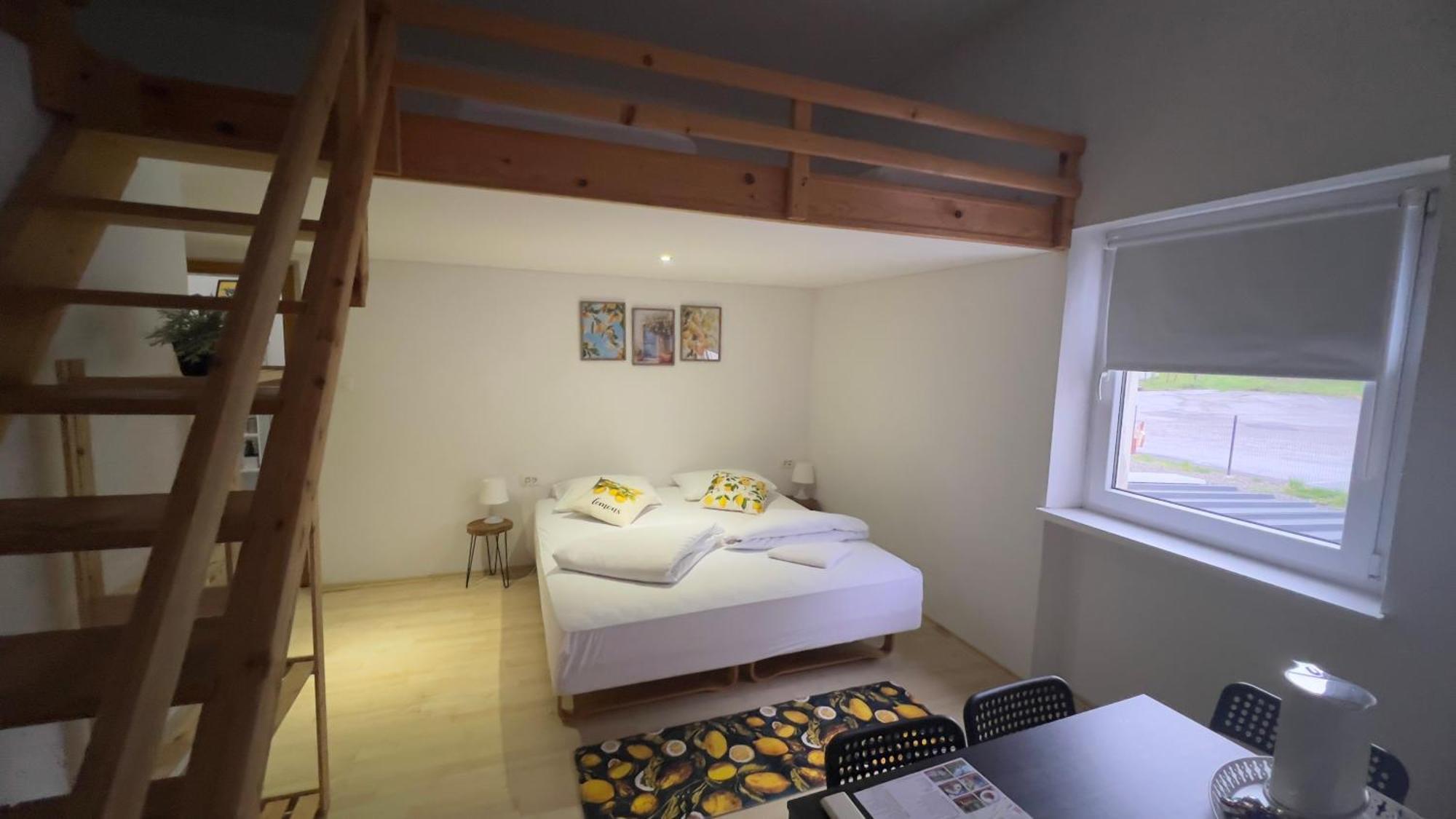 Lemonwood House Hotel โพสโตยนา ภายนอก รูปภาพ